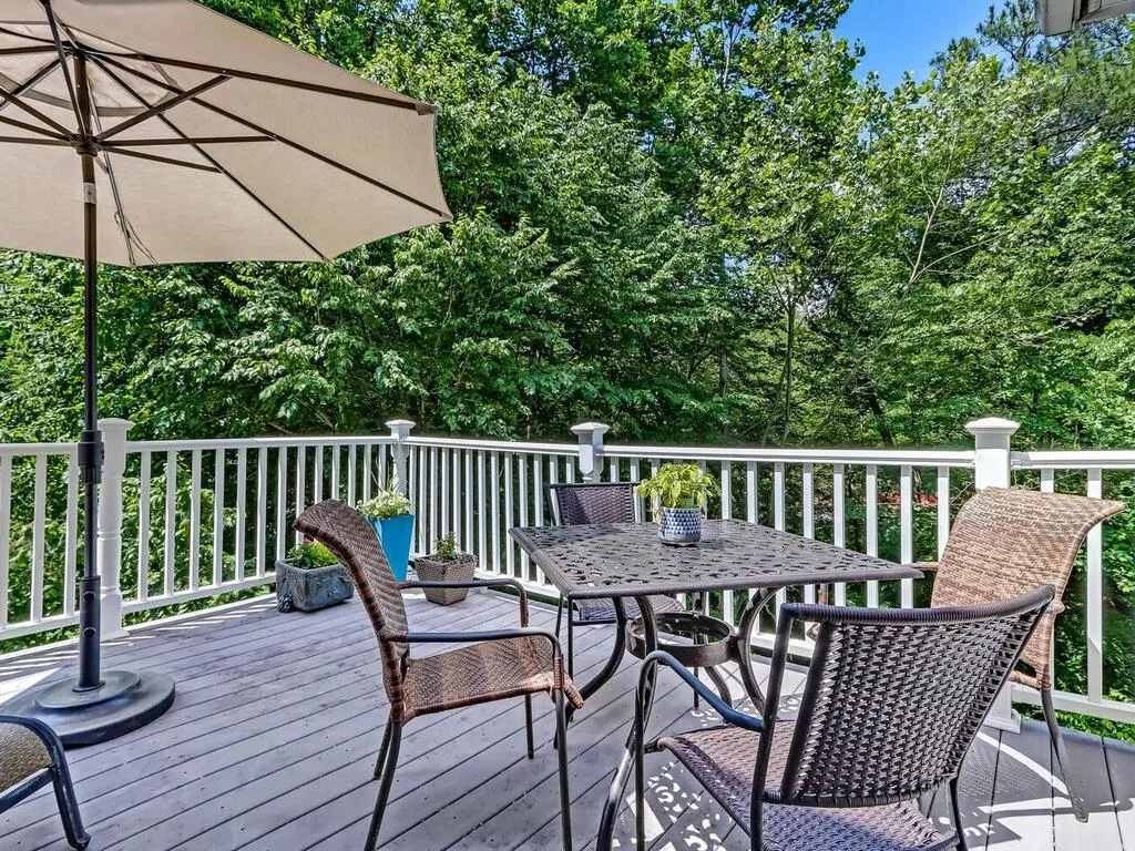 105 Trowbridge Road, Sandy Springs, Georgia 30350, 6 Bedrooms Bedrooms, ,5 BathroomsBathrooms,Residential,Sold,105 Trowbridge Road,7218234