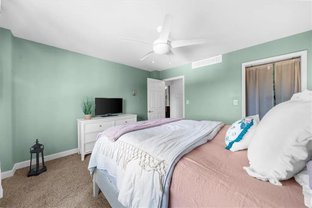 Bedroom featuring carpet flooring and a ceiling fan