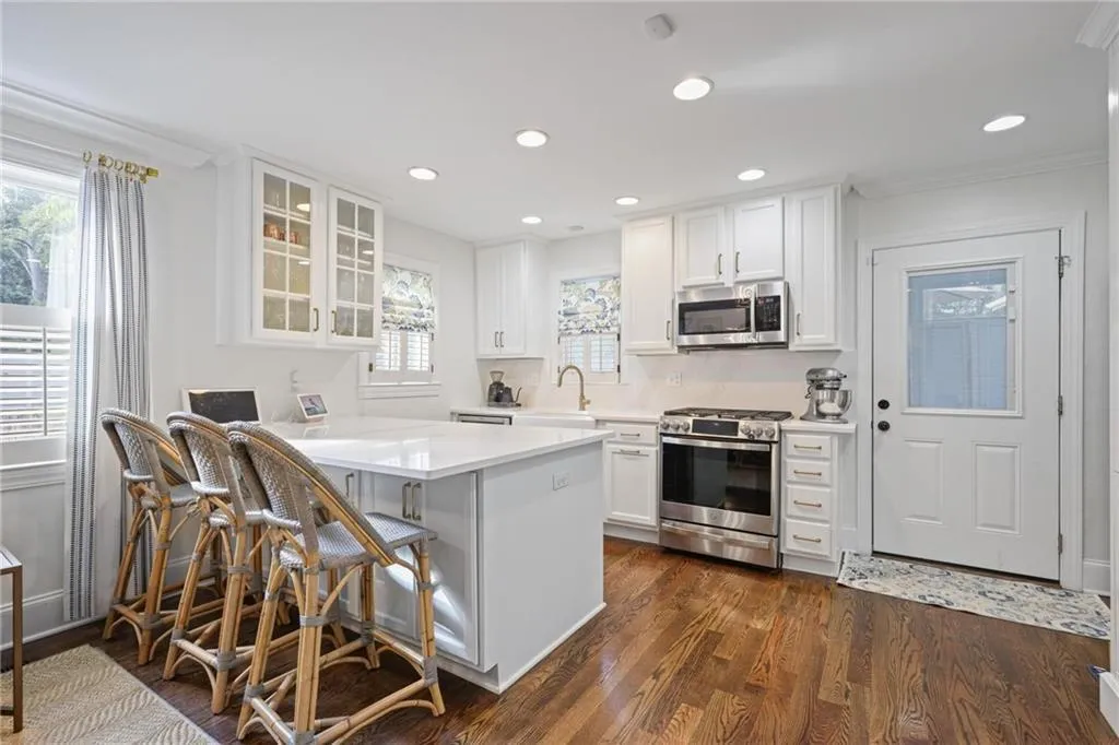 292 Eureka Drive Ne, Atlanta, Georgia 30305, 5 Bedrooms Bedrooms, ,3 BathroomsBathrooms,Residential,For Sale,292 Eureka Drive Ne,7654139