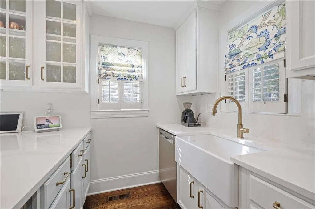 292 Eureka Drive Ne, Atlanta, Georgia 30305, 5 Bedrooms Bedrooms, ,3 BathroomsBathrooms,Residential,For Sale,292 Eureka Drive Ne,7654139