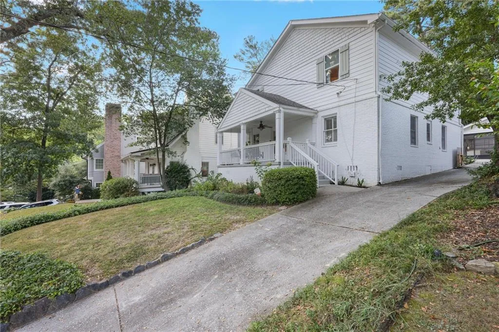 292 Eureka Drive Ne, Atlanta, Georgia 30305, 5 Bedrooms Bedrooms, ,3 BathroomsBathrooms,Residential,For Sale,292 Eureka Drive Ne,7654139