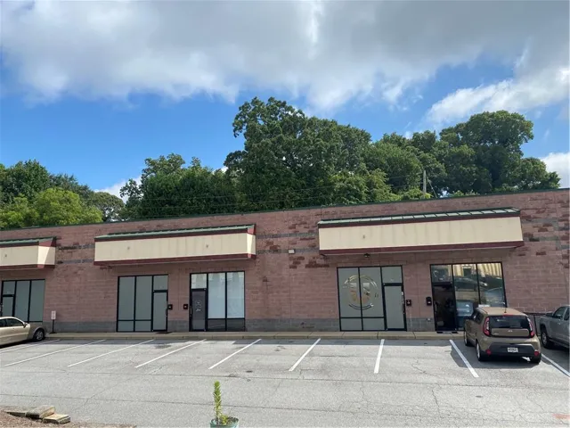 View of commercial location with uncovered parking
