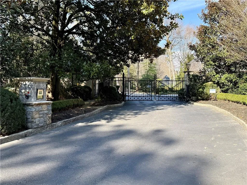 675 W Paces Ferry Unit#10 Road Nw, Atlanta, Georgia 30327, 5 Bedrooms Bedrooms, 0 ,6 BathroomsBathrooms,Residential,For Sale,675 W Paces Ferry Unit#10 Road Nw,7756233