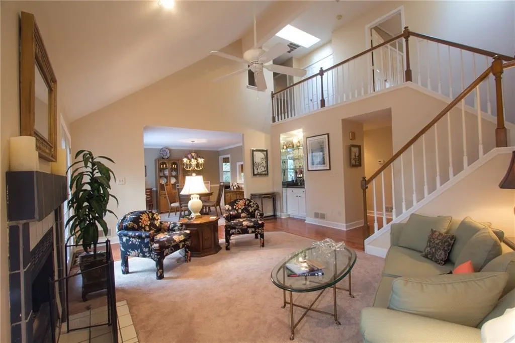 240 Dunwoody Creek Circle, Sandy Springs, Georgia 30350, 3 Bedrooms Bedrooms, ,2 BathroomsBathrooms,Residential,Sold,240 Dunwoody Creek Circle,5626088