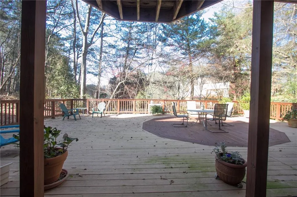 240 Dunwoody Creek Circle, Sandy Springs, Georgia 30350, 3 Bedrooms Bedrooms, ,2 BathroomsBathrooms,Residential,Sold,240 Dunwoody Creek Circle,5626088