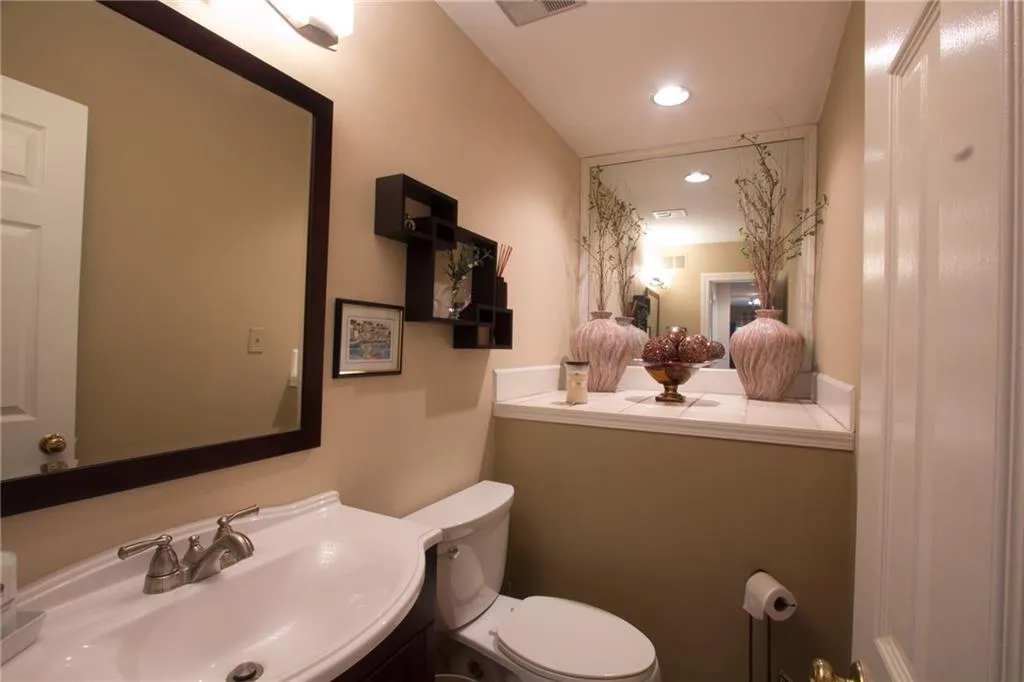 240 Dunwoody Creek Circle, Sandy Springs, Georgia 30350, 3 Bedrooms Bedrooms, ,2 BathroomsBathrooms,Residential,Sold,240 Dunwoody Creek Circle,5626088