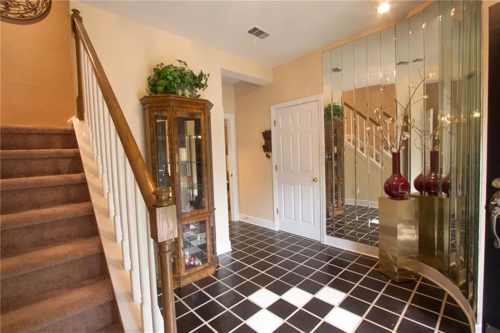240 Dunwoody Creek Circle, Sandy Springs, Georgia 30350, 3 Bedrooms Bedrooms, ,2 BathroomsBathrooms,Residential,Sold,240 Dunwoody Creek Circle,5626088