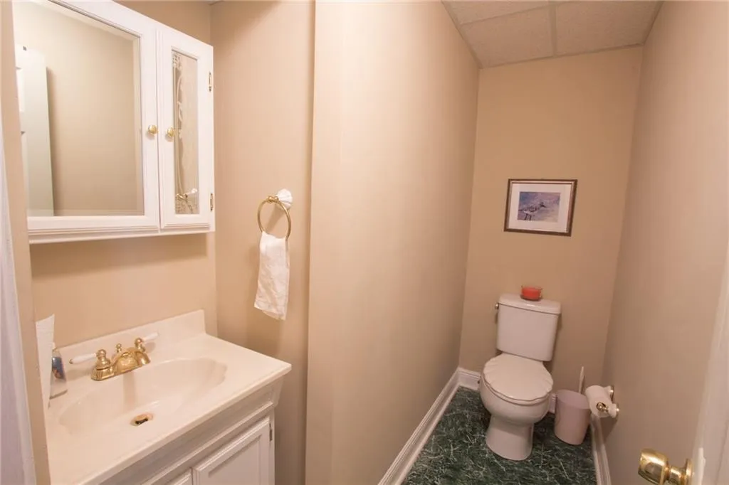 240 Dunwoody Creek Circle, Sandy Springs, Georgia 30350, 3 Bedrooms Bedrooms, ,2 BathroomsBathrooms,Residential,Sold,240 Dunwoody Creek Circle,5626088