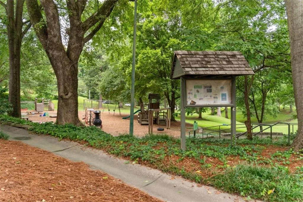 71 Maddox Drive Apt C, Atlanta, Georgia 30309, 1 Bedroom Bedrooms, ,1 BathroomBathrooms,Residential,For Sale,71 Maddox Drive Apt C,7624858