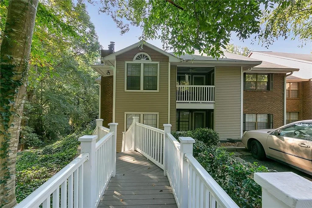 205 Barrington Hills Drive, Sandy Springs, Georgia 30350, 3 Bedrooms Bedrooms, ,2 BathroomsBathrooms,Residential,Sold,205 Barrington Hills Drive,6793489