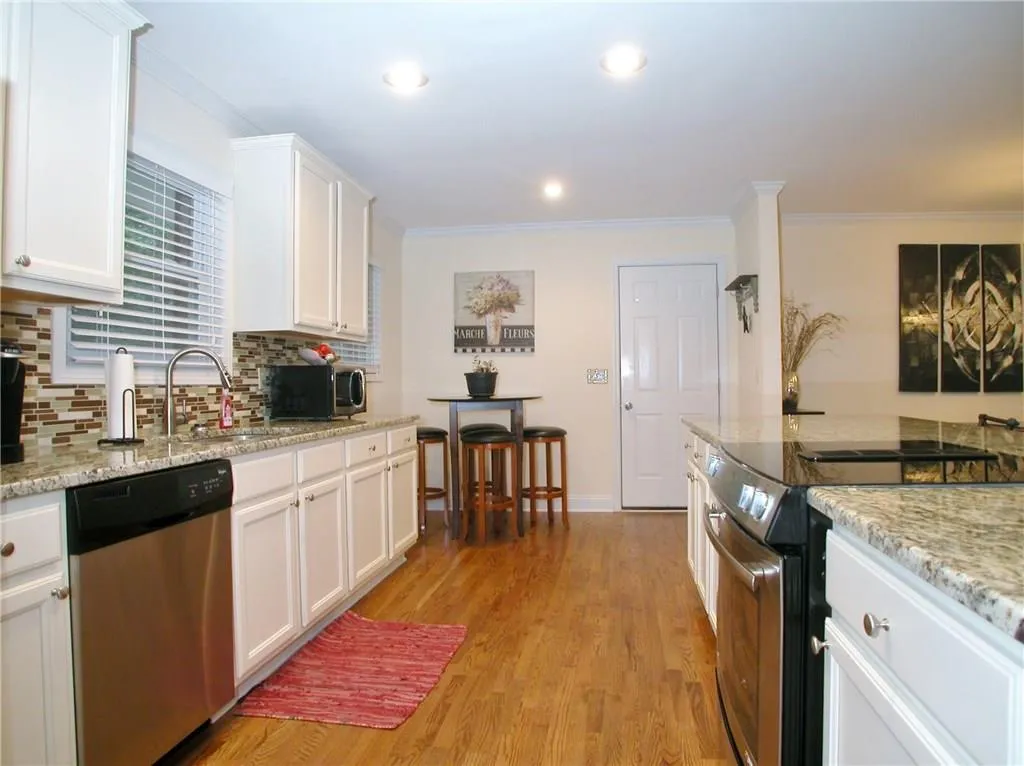 521 Hammond Drive, Atlanta, Georgia 30328, 4 Bedrooms Bedrooms, ,3 BathroomsBathrooms,Residential,Sold,521 Hammond Drive,5602853