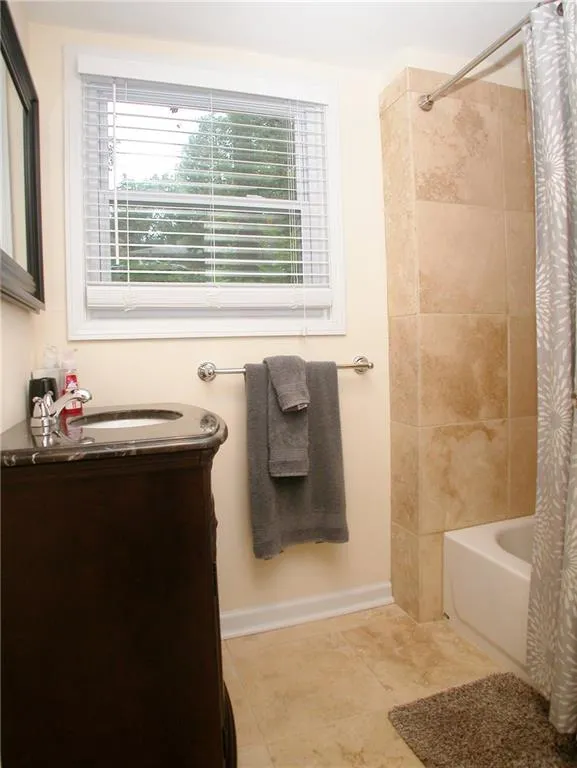 521 Hammond Drive, Atlanta, Georgia 30328, 4 Bedrooms Bedrooms, ,3 BathroomsBathrooms,Residential,Sold,521 Hammond Drive,5602853