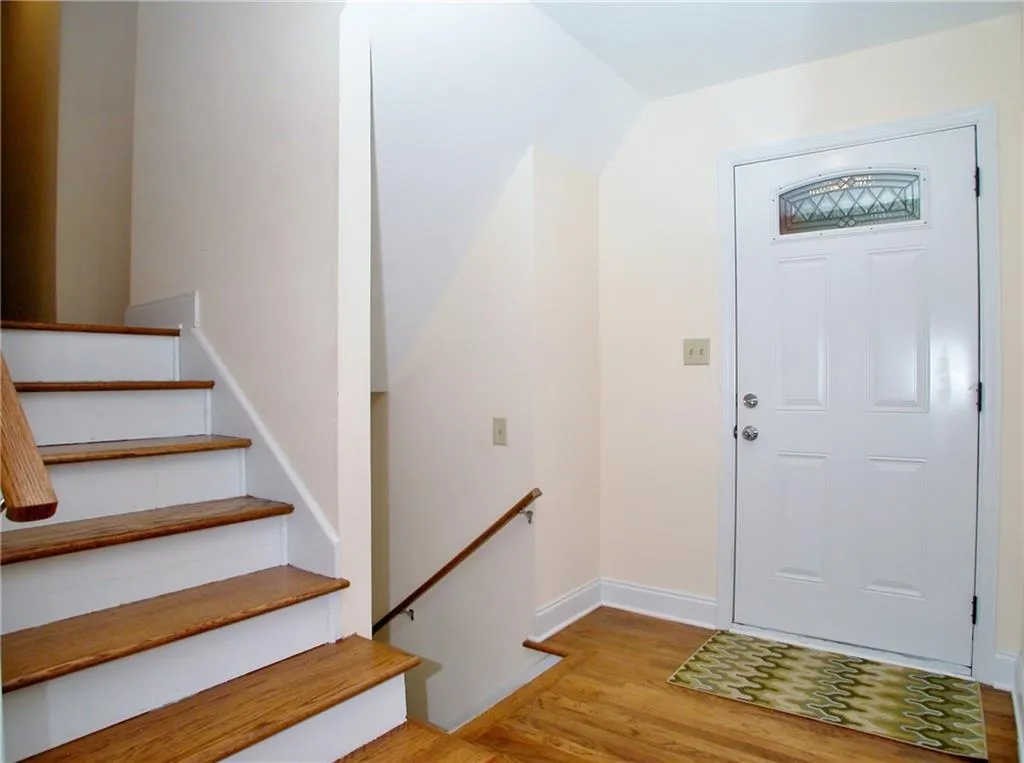521 Hammond Drive, Atlanta, Georgia 30328, 4 Bedrooms Bedrooms, ,3 BathroomsBathrooms,Residential,Sold,521 Hammond Drive,5602853