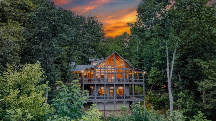 50 Broken Arrow Path, Blue Ridge, Georgia 30513
