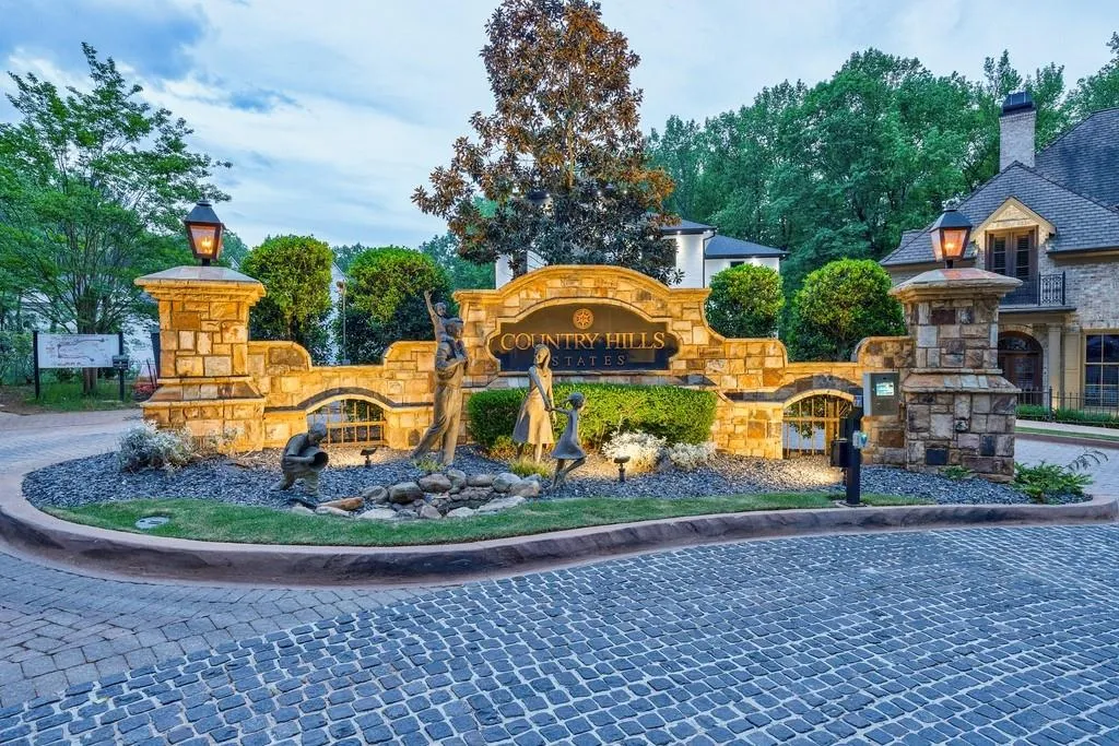 510 Belada Boulevard, Atlanta, Georgia 30342, 7 Bedrooms Bedrooms, ,7 BathroomsBathrooms,Residential,Sold,510 Belada Boulevard,7569046