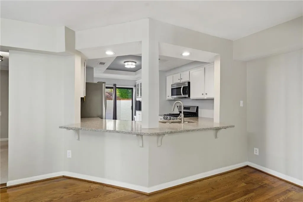 78 Dunwoody Springs Drive, Atlanta, Georgia 30328, 2 Bedrooms Bedrooms, ,2 BathroomsBathrooms,Residential,For Sale,78 Dunwoody Springs Drive,7669722
