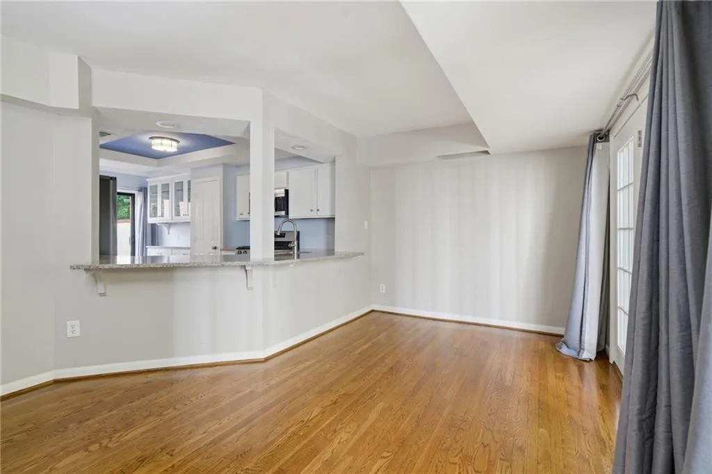 78 Dunwoody Springs Drive, Atlanta, Georgia 30328, 2 Bedrooms Bedrooms, ,2 BathroomsBathrooms,Residential,For Sale,78 Dunwoody Springs Drive,7669722