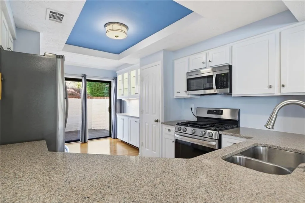 78 Dunwoody Springs Drive, Atlanta, Georgia 30328, 2 Bedrooms Bedrooms, ,2 BathroomsBathrooms,Residential,For Sale,78 Dunwoody Springs Drive,7669722