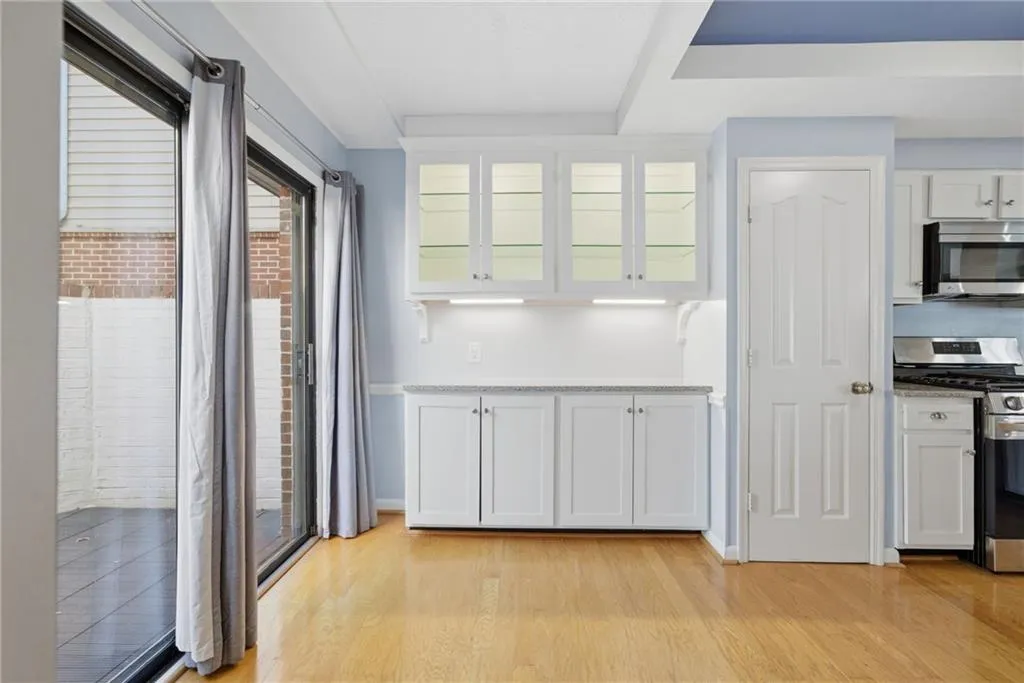 78 Dunwoody Springs Drive, Atlanta, Georgia 30328, 2 Bedrooms Bedrooms, ,2 BathroomsBathrooms,Residential,For Sale,78 Dunwoody Springs Drive,7669722