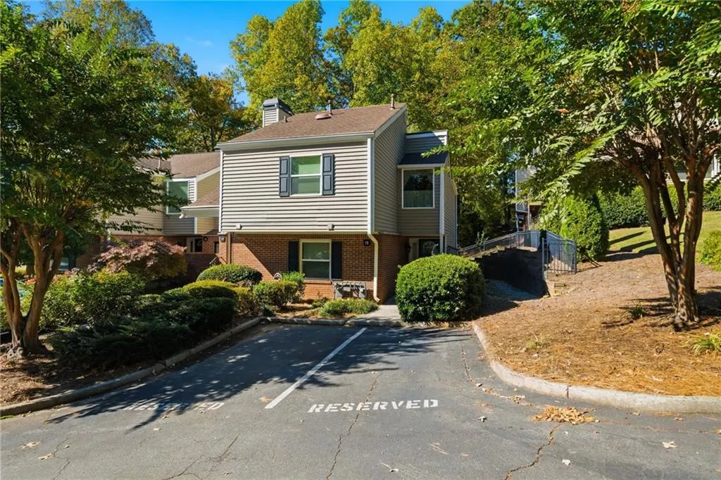 78 Dunwoody Springs Drive, Atlanta, Georgia 30328, 2 Bedrooms Bedrooms, ,2 BathroomsBathrooms,Residential,For Sale,78 Dunwoody Springs Drive,7669722