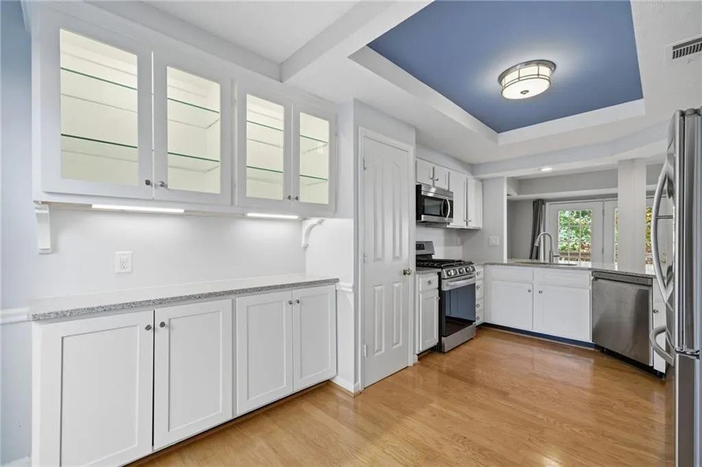 78 Dunwoody Springs Drive, Atlanta, Georgia 30328, 2 Bedrooms Bedrooms, ,2 BathroomsBathrooms,Residential,For Sale,78 Dunwoody Springs Drive,7669722