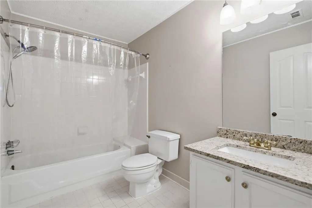 78 Dunwoody Springs Drive, Atlanta, Georgia 30328, 2 Bedrooms Bedrooms, ,2 BathroomsBathrooms,Residential,For Sale,78 Dunwoody Springs Drive,7669722