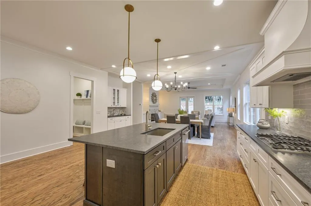 286 Green Hill Road, Sandy Springs, Georgia 30342, 4 Bedrooms Bedrooms, ,3 BathroomsBathrooms,Residential,Sold,286 Green Hill Road,7029908