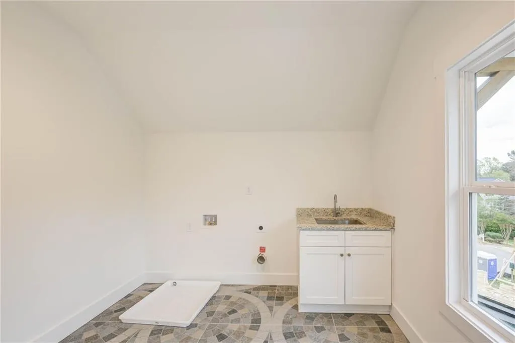 286 Green Hill Road, Sandy Springs, Georgia 30342, 4 Bedrooms Bedrooms, ,3 BathroomsBathrooms,Residential,Sold,286 Green Hill Road,7029908