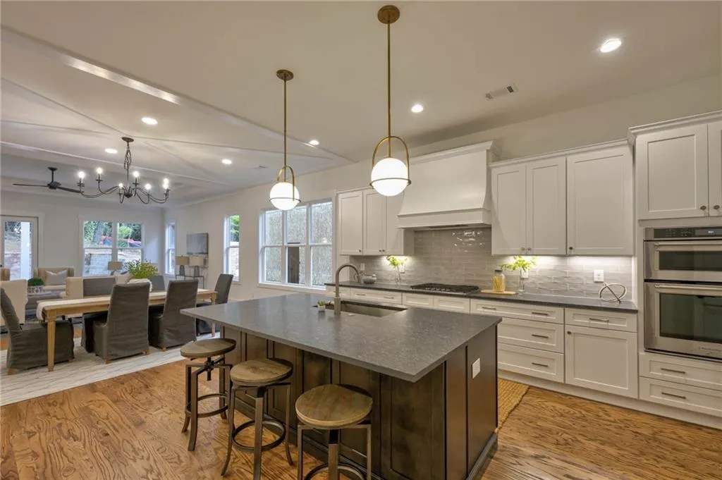286 Green Hill Road, Sandy Springs, Georgia 30342, 4 Bedrooms Bedrooms, ,3 BathroomsBathrooms,Residential,Sold,286 Green Hill Road,7029908