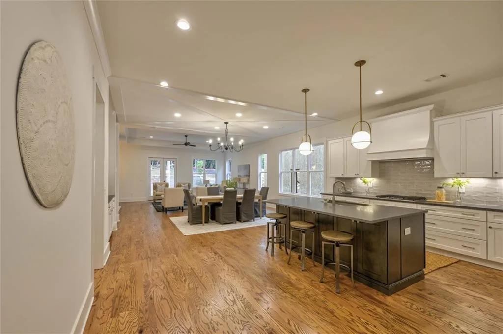 286 Green Hill Road, Sandy Springs, Georgia 30342, 4 Bedrooms Bedrooms, ,3 BathroomsBathrooms,Residential,Sold,286 Green Hill Road,7029908