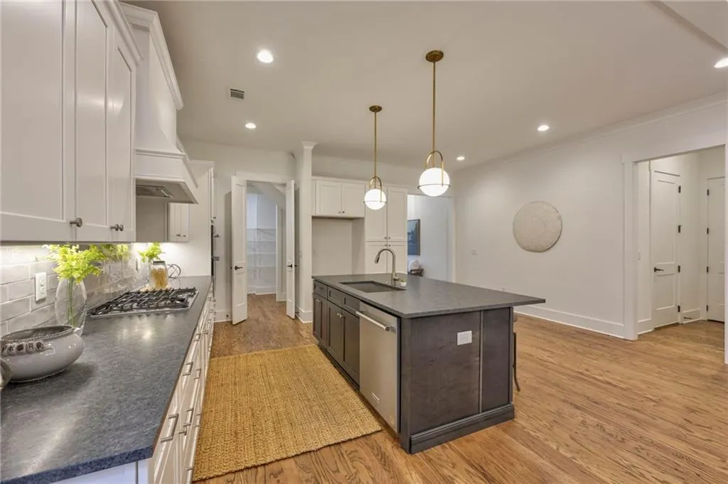 286 Green Hill Road, Sandy Springs, Georgia 30342, 4 Bedrooms Bedrooms, ,3 BathroomsBathrooms,Residential,Sold,286 Green Hill Road,7029908