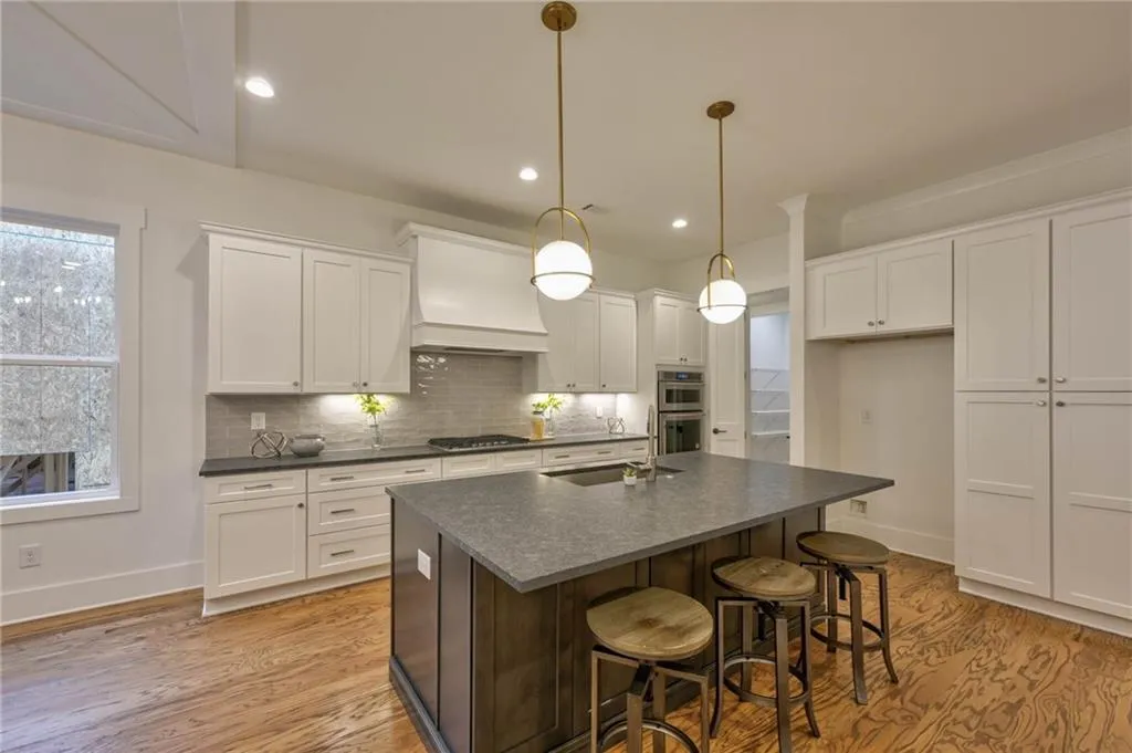 286 Green Hill Road, Sandy Springs, Georgia 30342, 4 Bedrooms Bedrooms, ,3 BathroomsBathrooms,Residential,Sold,286 Green Hill Road,7029908