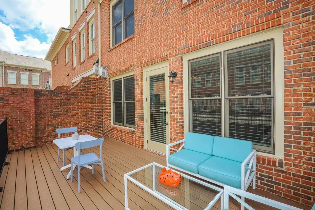 1110 River Vista Drive, Atlanta, Georgia 30339, 3 Bedrooms Bedrooms, ,3 BathroomsBathrooms,Residential,Sold,1110 River Vista Drive,6599671