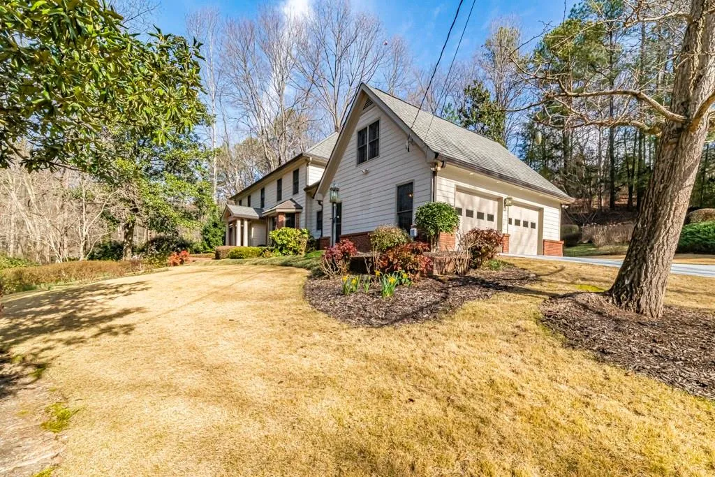 5475 E Idlewood Lane, Sandy Springs, Georgia 30327, 3 Bedrooms Bedrooms, ,3 BathroomsBathrooms,Residential,Sold,5475 E Idlewood Lane,6681000