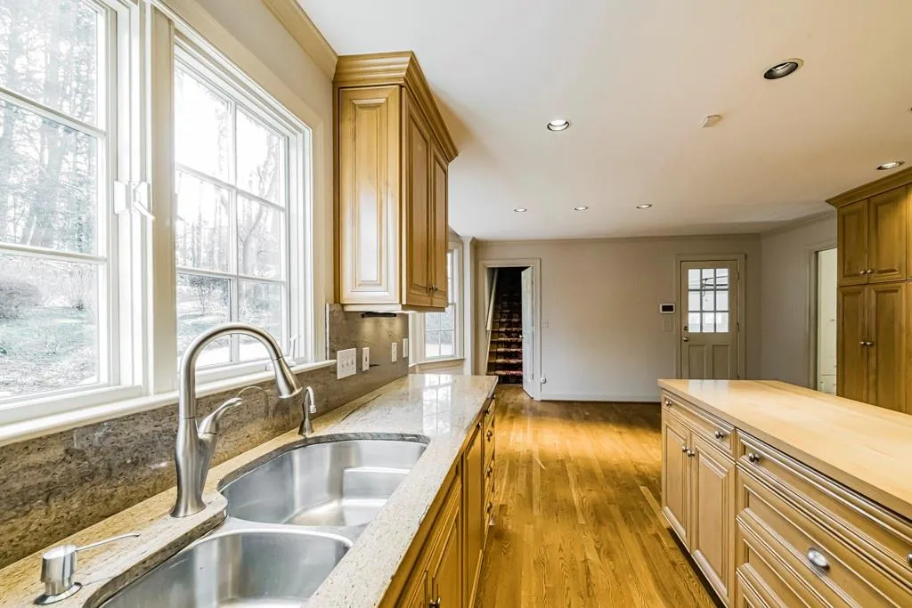 5475 E Idlewood Lane, Sandy Springs, Georgia 30327, 3 Bedrooms Bedrooms, ,3 BathroomsBathrooms,Residential,Sold,5475 E Idlewood Lane,6681000