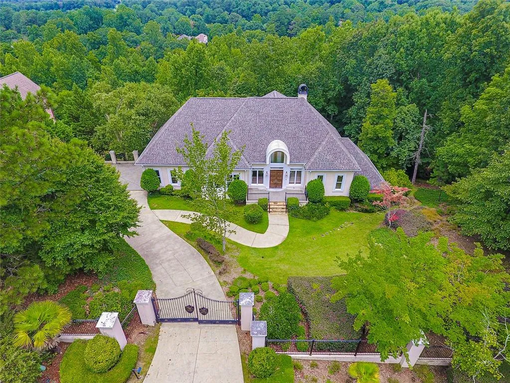 8350 Jett Ferry Road, Sandy Springs, Georgia 30350, 4 Bedrooms Bedrooms, ,4 BathroomsBathrooms,Residential,Sold,8350 Jett Ferry Road,6918281