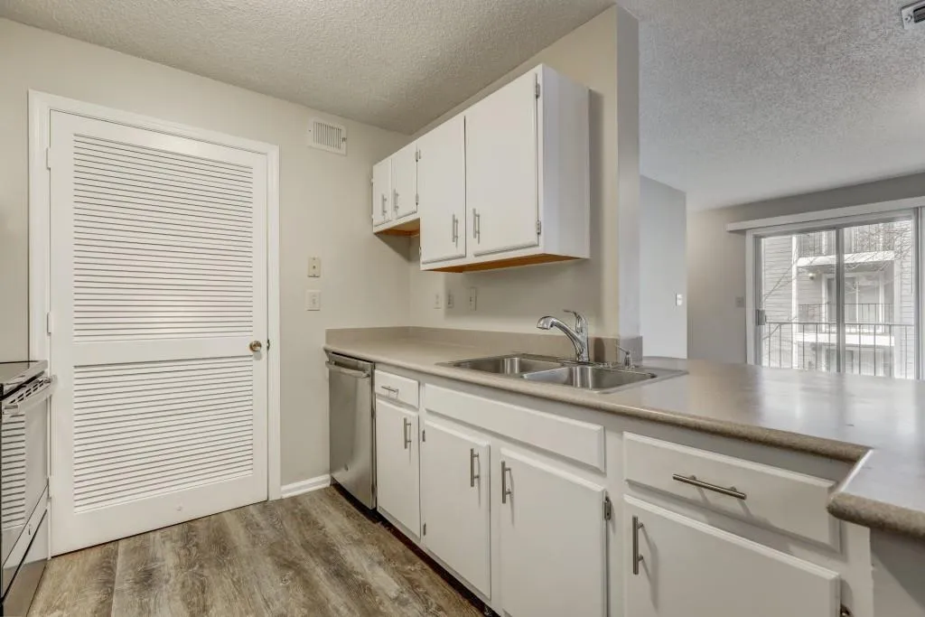 614 Granville Court, Sandy Springs, Georgia 30328, 2 Bedrooms Bedrooms, ,2 BathroomsBathrooms,Residential,Sold,614 Granville Court,6502433