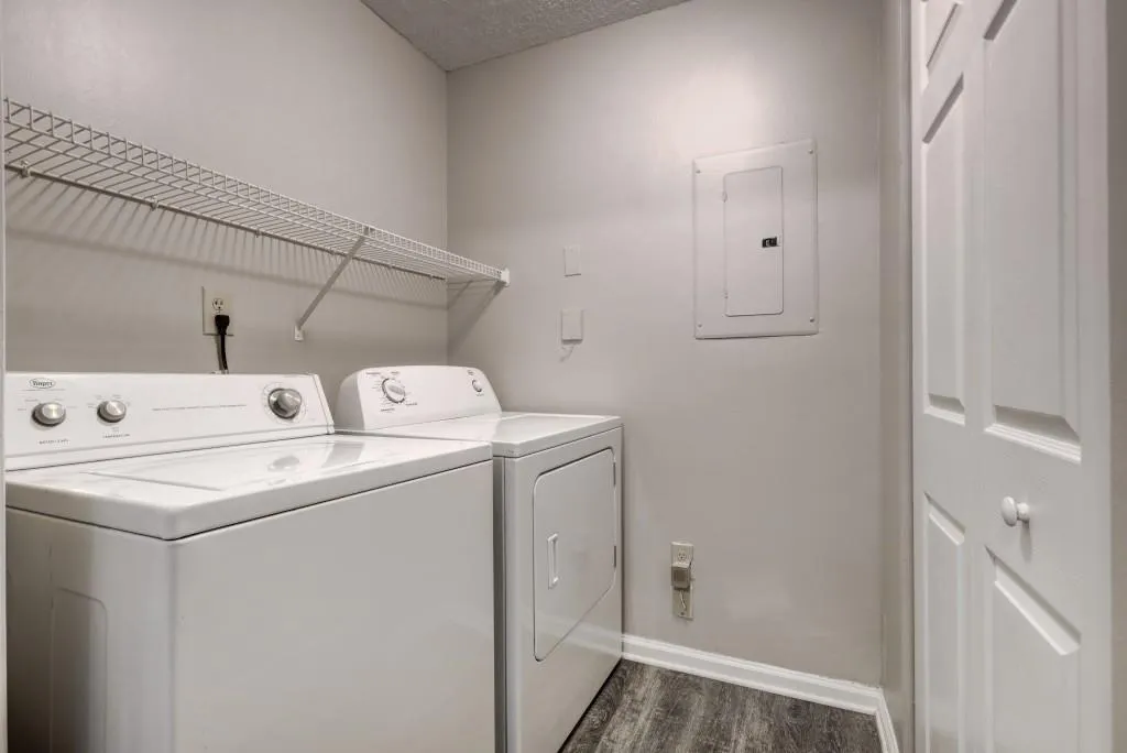 614 Granville Court, Sandy Springs, Georgia 30328, 2 Bedrooms Bedrooms, ,2 BathroomsBathrooms,Residential,Sold,614 Granville Court,6502433