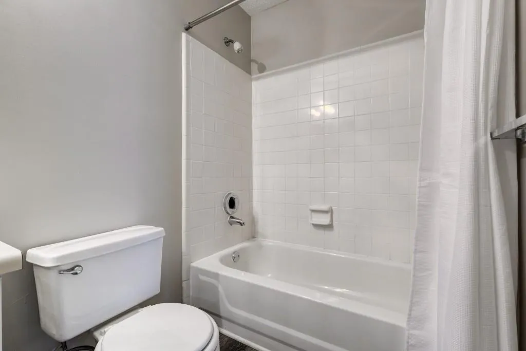 614 Granville Court, Sandy Springs, Georgia 30328, 2 Bedrooms Bedrooms, ,2 BathroomsBathrooms,Residential,Sold,614 Granville Court,6502433