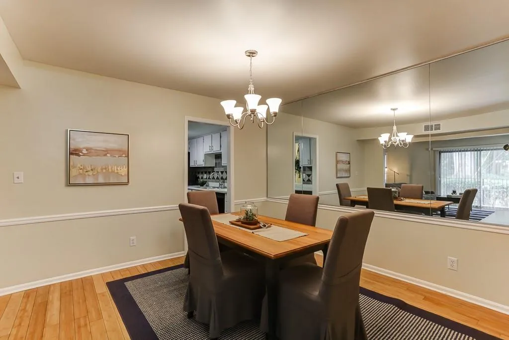 6851 Roswell Road Unit J6, Sandy Springs, Georgia 30328, 2 Bedrooms Bedrooms, ,2 BathroomsBathrooms,Residential,Sold,6851 Roswell Road Unit J6,6631997