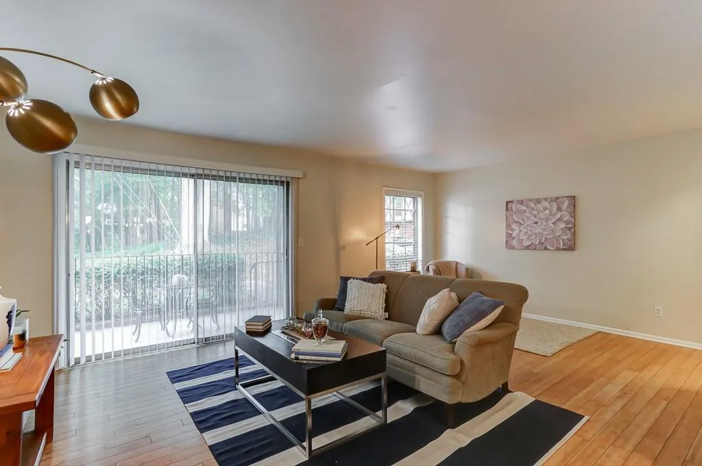 6851 Roswell Road Unit J6, Sandy Springs, Georgia 30328, 2 Bedrooms Bedrooms, ,2 BathroomsBathrooms,Residential,Sold,6851 Roswell Road Unit J6,6631997