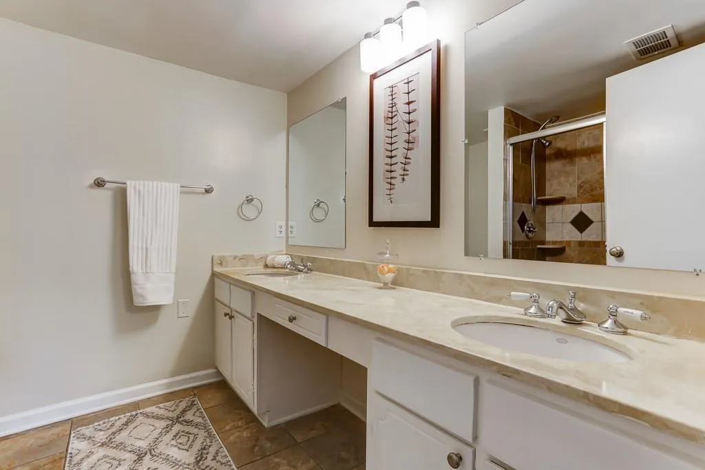 6851 Roswell Road Unit J6, Sandy Springs, Georgia 30328, 2 Bedrooms Bedrooms, ,2 BathroomsBathrooms,Residential,Sold,6851 Roswell Road Unit J6,6631997