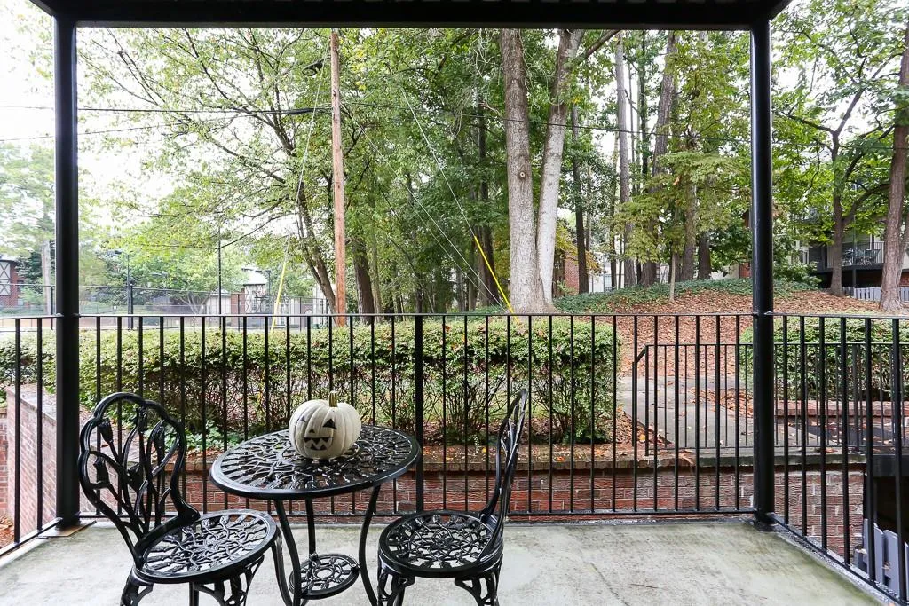 6851 Roswell Road Unit J6, Sandy Springs, Georgia 30328, 2 Bedrooms Bedrooms, ,2 BathroomsBathrooms,Residential,Sold,6851 Roswell Road Unit J6,6631997