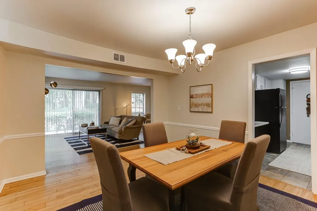 6851 Roswell Road Unit J6, Sandy Springs, Georgia 30328, 2 Bedrooms Bedrooms, ,2 BathroomsBathrooms,Residential,Sold,6851 Roswell Road Unit J6,6631997