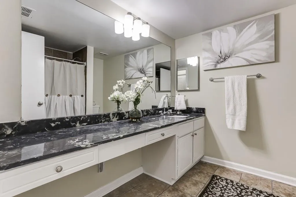 6851 Roswell Road Unit J6, Sandy Springs, Georgia 30328, 2 Bedrooms Bedrooms, ,2 BathroomsBathrooms,Residential,Sold,6851 Roswell Road Unit J6,6631997