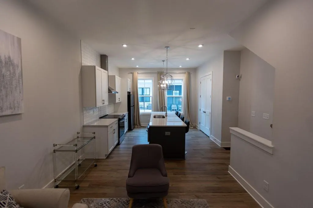 193 Chestnut Circle, Atlanta, Georgia 30342, 3 Bedrooms Bedrooms, ,3 BathroomsBathrooms,Residential,For Sale,193 Chestnut Circle,7663498