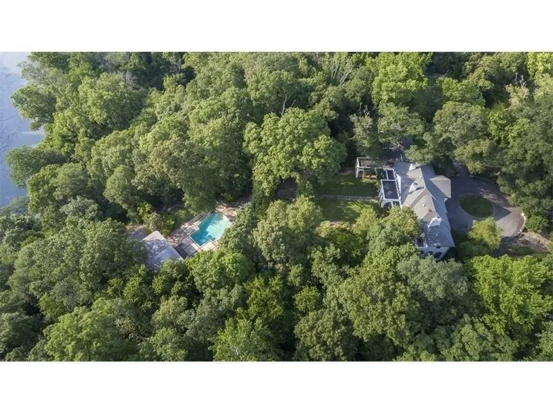 2022 W Paces Ferry Road, Atlanta, Georgia 30327, 4 Bedrooms Bedrooms, ,3 BathroomsBathrooms,Residential,Sold,2022 W Paces Ferry Road,5794031