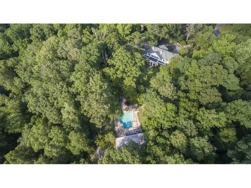 2022 W Paces Ferry Road, Atlanta, Georgia 30327, 4 Bedrooms Bedrooms, ,3 BathroomsBathrooms,Residential,Sold,2022 W Paces Ferry Road,5794031