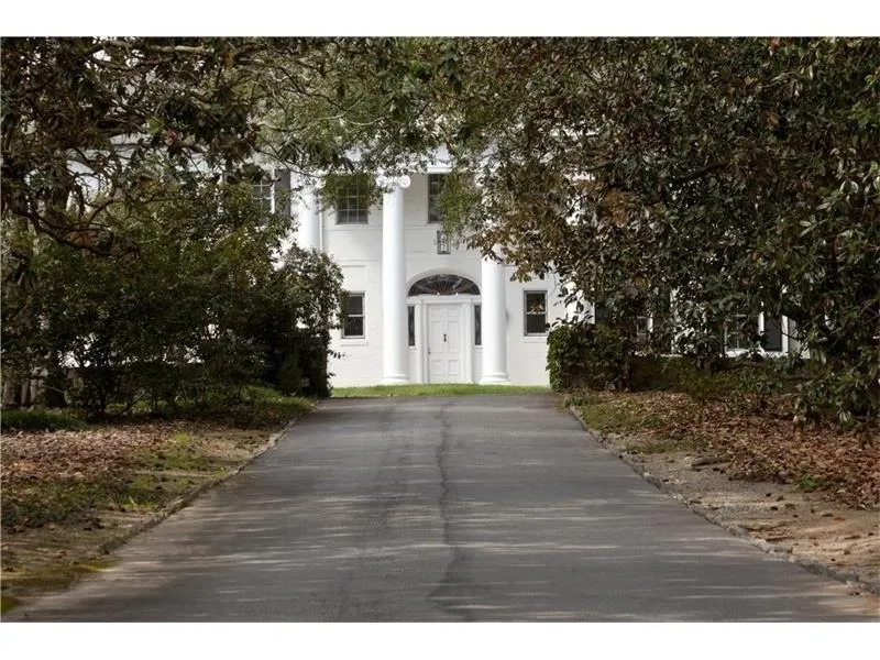 2022 W Paces Ferry Road, Atlanta, Georgia 30327, 4 Bedrooms Bedrooms, ,3 BathroomsBathrooms,Residential,Sold,2022 W Paces Ferry Road,5794031