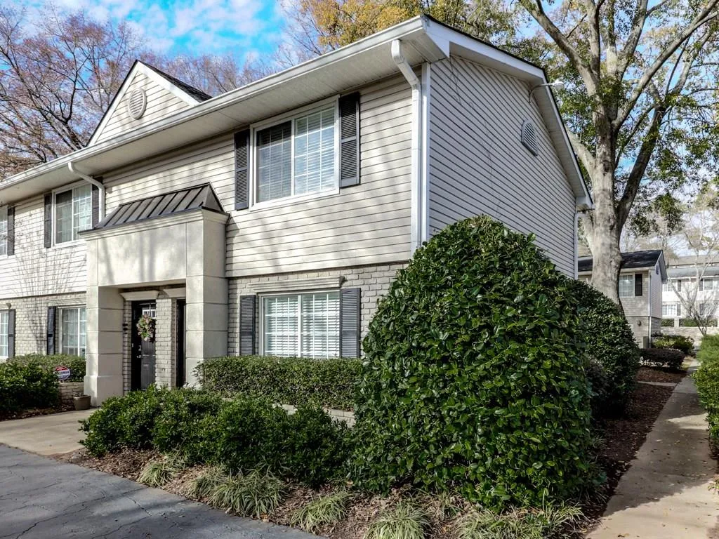 6940 Roswell Road Unit 8f, Atlanta, Georgia 30328, 2 Bedrooms Bedrooms, ,1 BathroomBathrooms,Residential,Sold,6940 Roswell Road Unit 8f,6111963